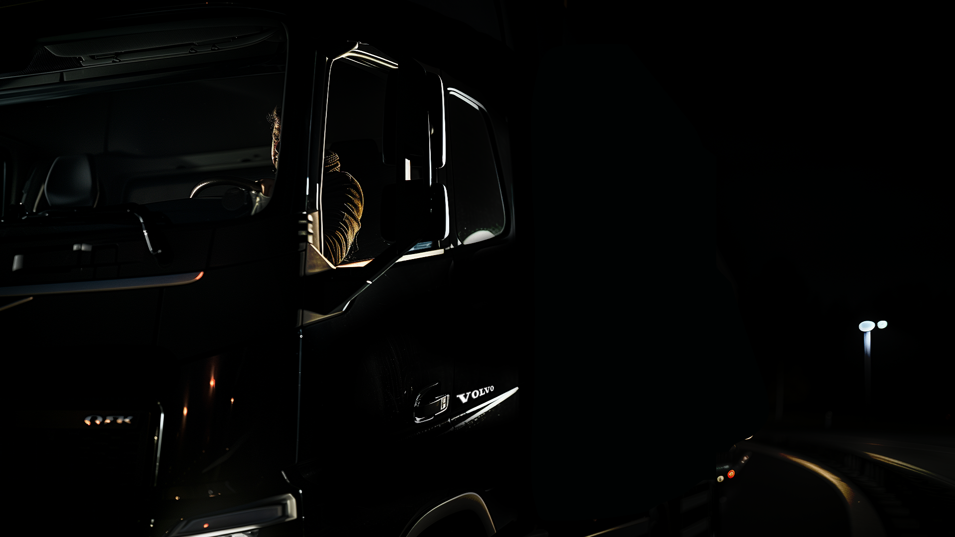 Original: Corta para o lado de fora do caminhão.